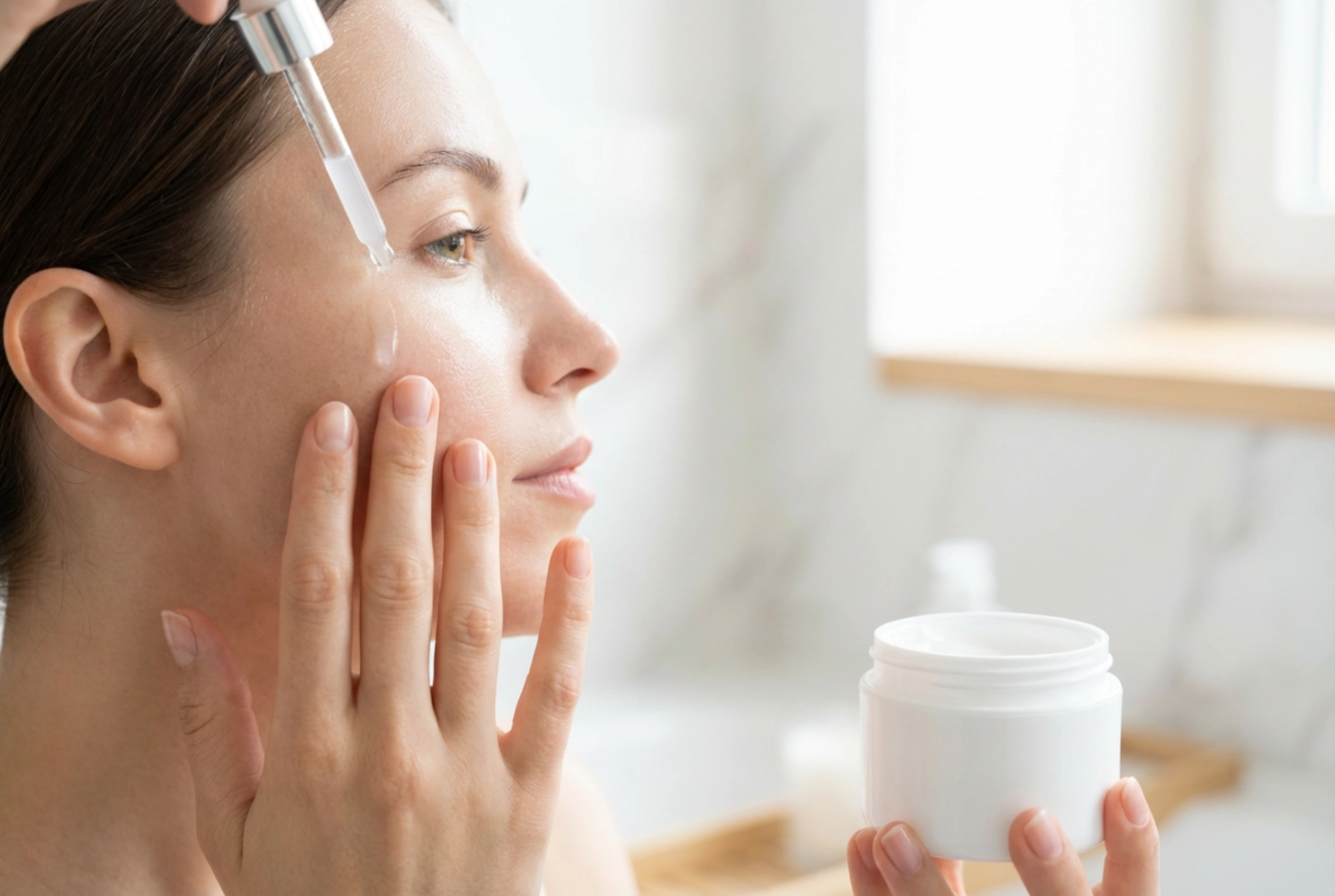 Kräm med hyaluronsyra: korrekt applicering och kombination med serum