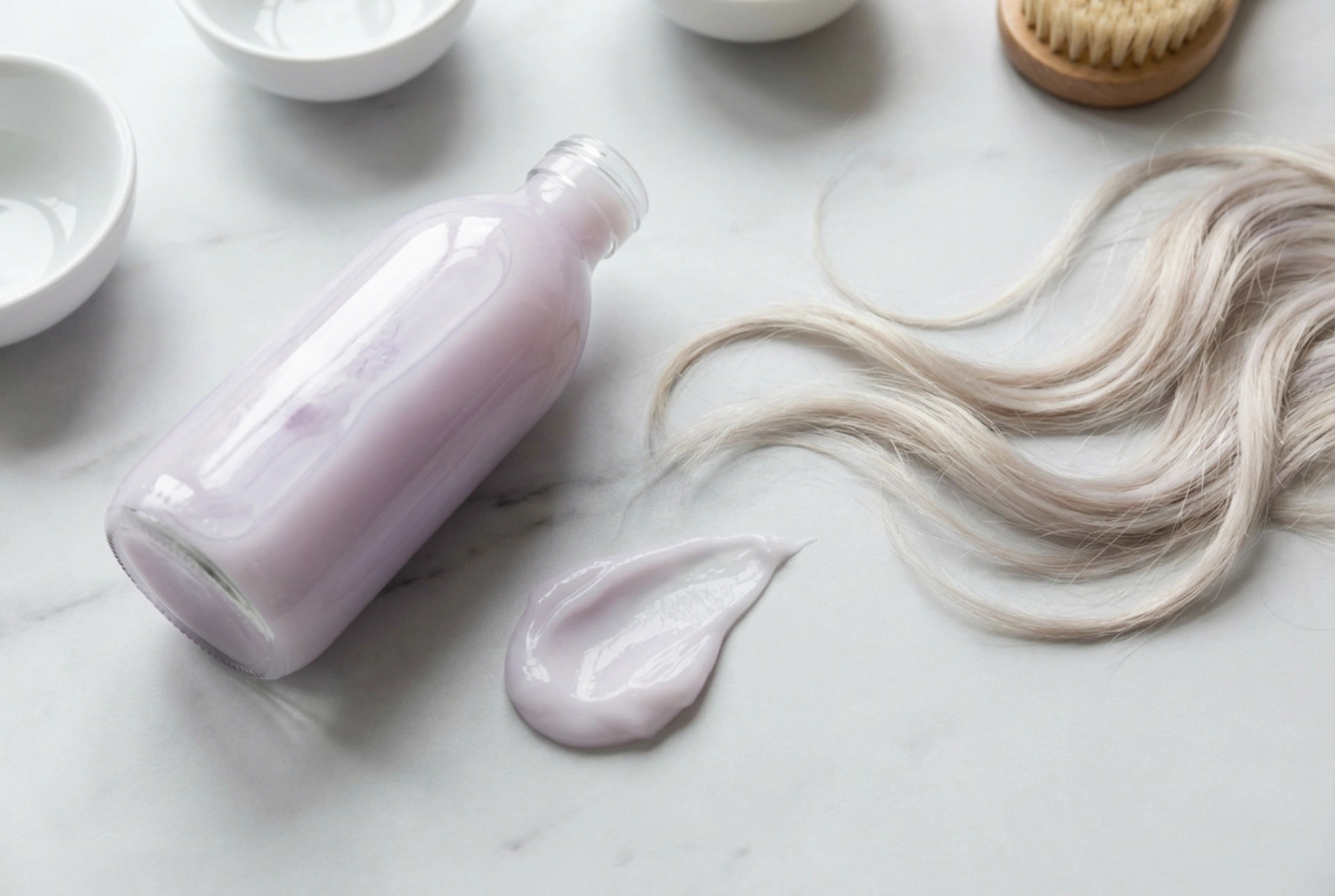 Hur du väljer och använder balsam för blont hår för att förhindra gula toner