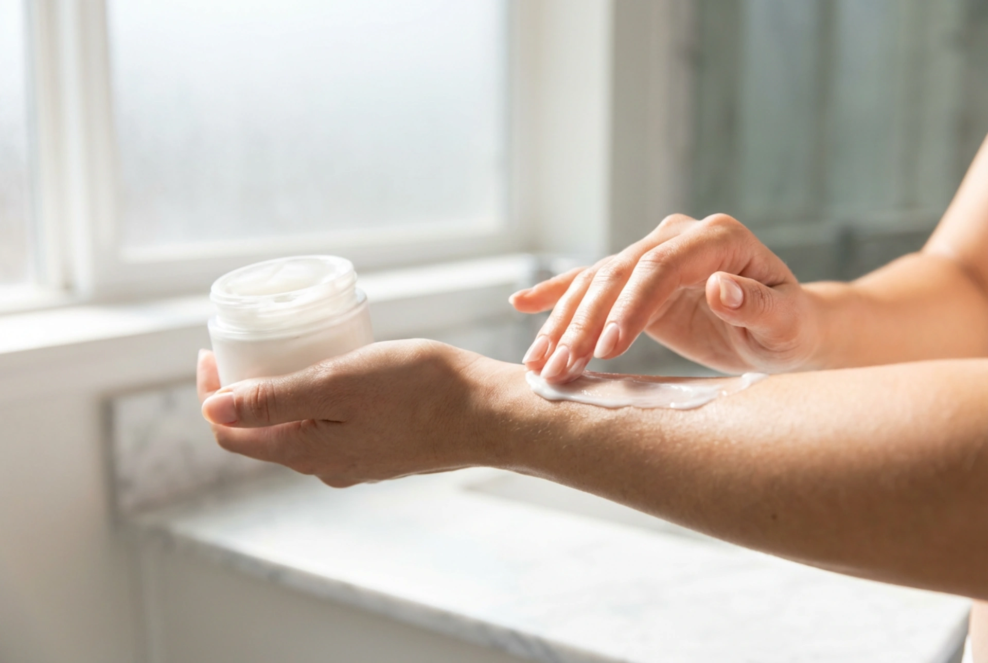 Intensivt återfuktande kroppslotion: hur du använder den och vad du bör undvika