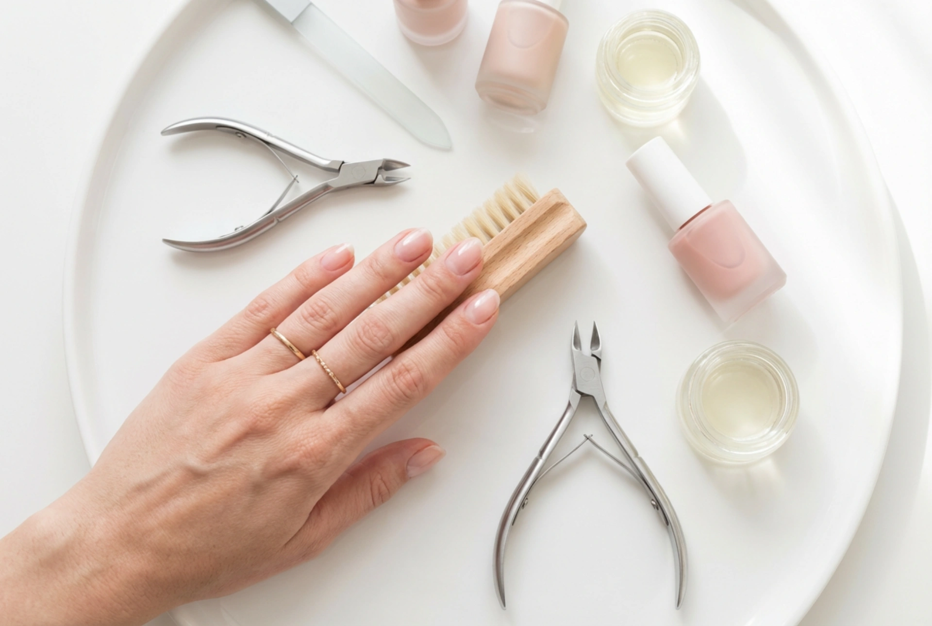 Nagelkit för hemmabruk: Verktygen du behöver och i vilken ordning de används