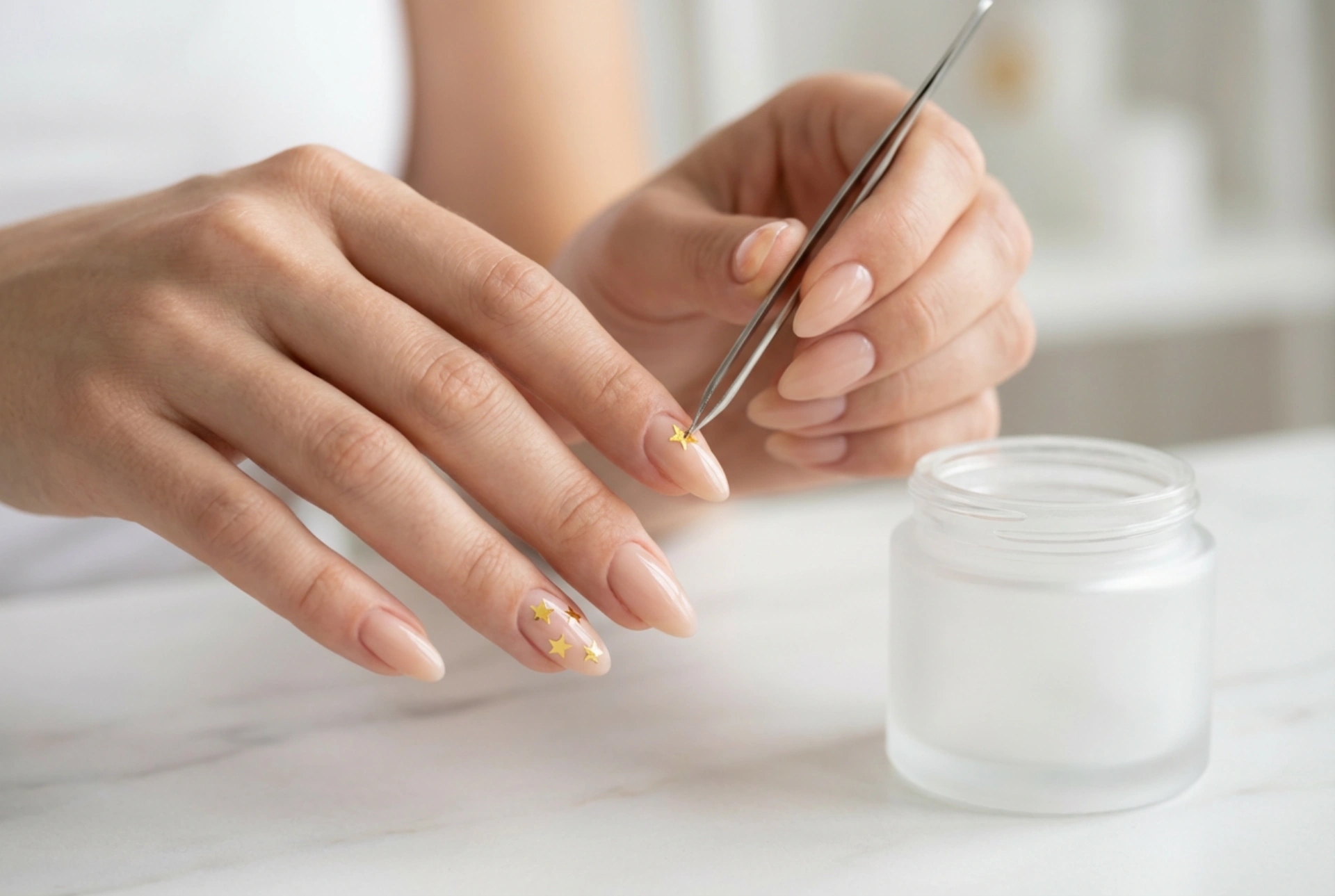 Nagelklistermärken: stjärnor, mönsterlayout och finish