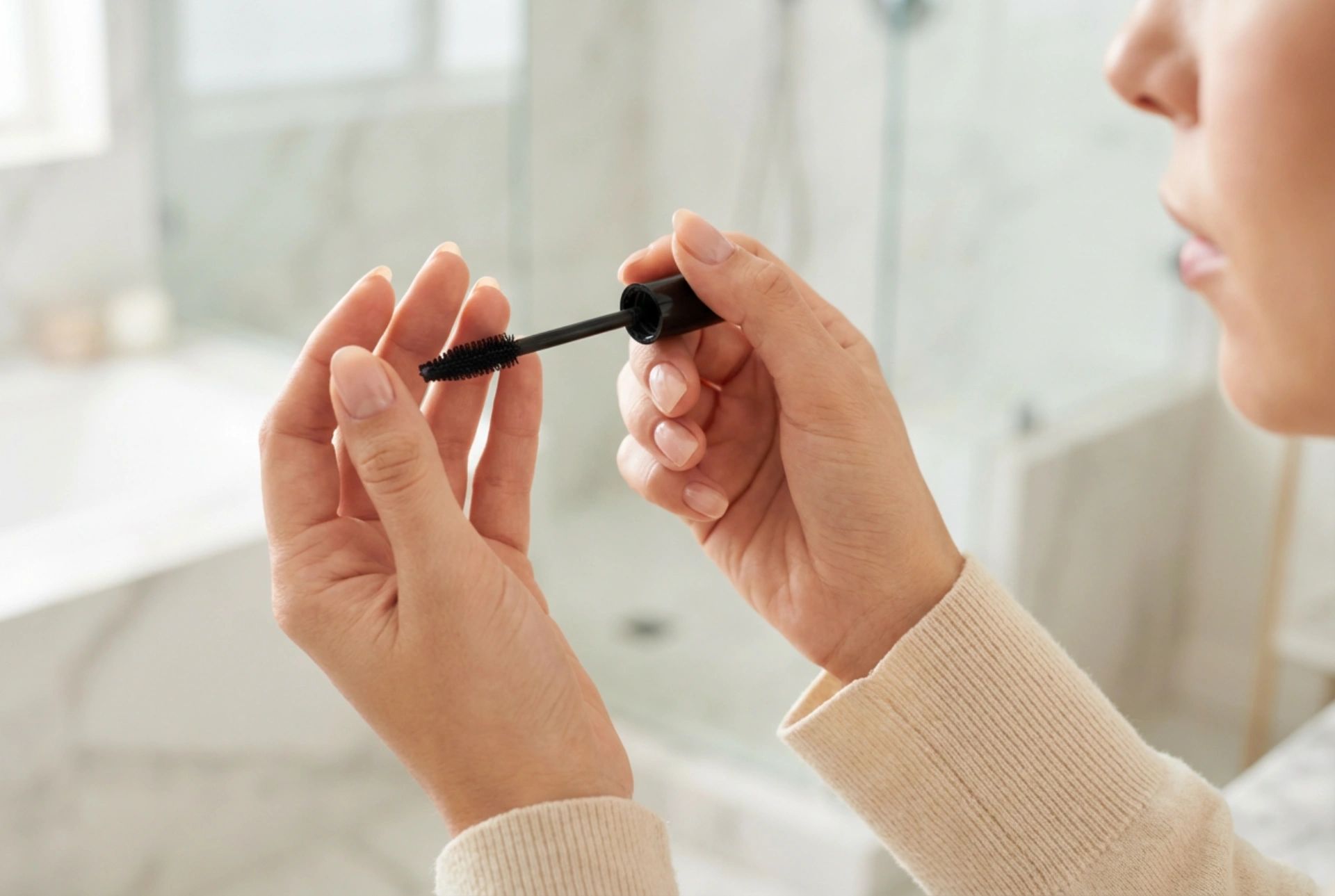 Lösögonfrans-effekt med mascara: lager, primer och zigzag-teknik