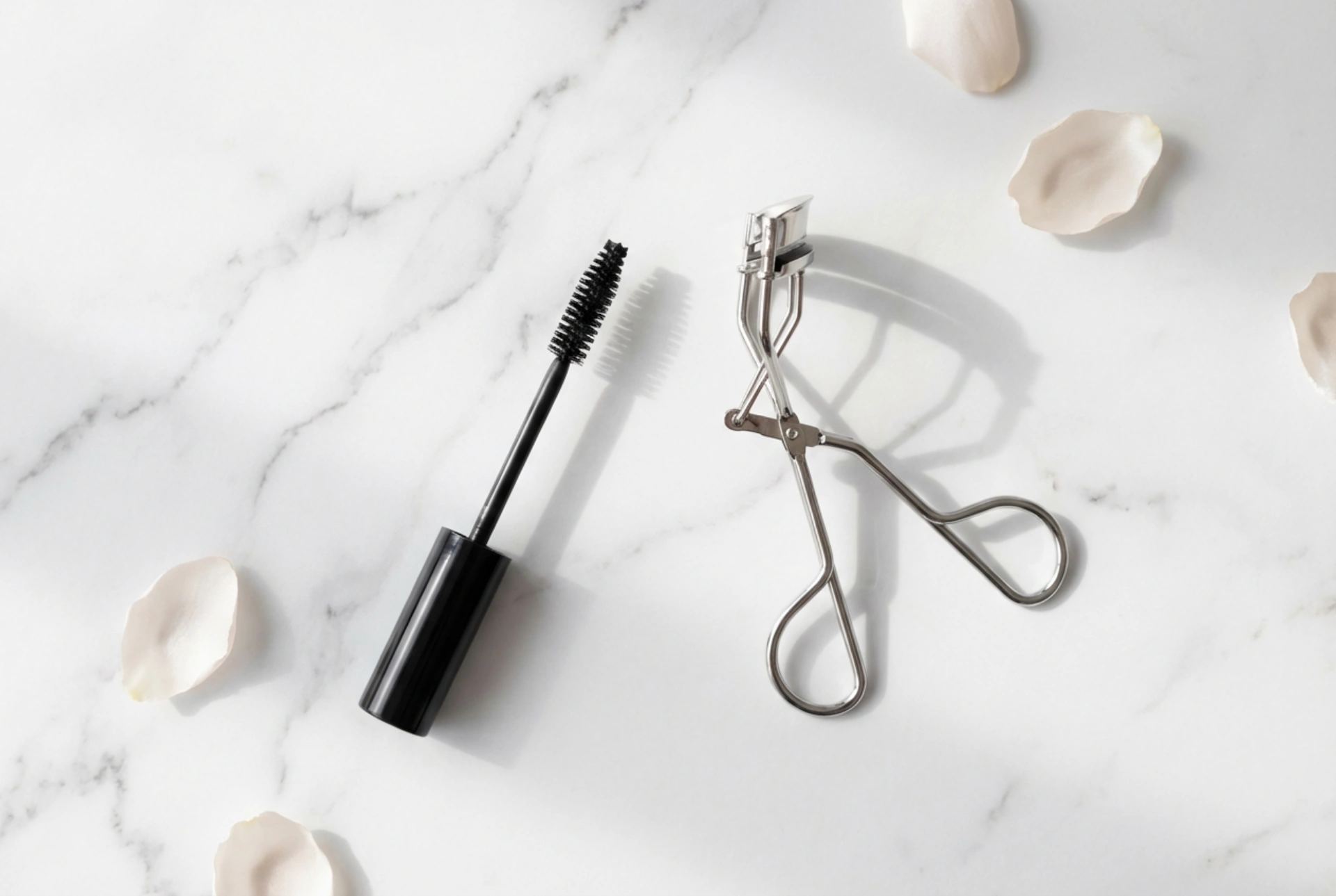 Den perfekta duon: böjande mascara och ögonfransböjare